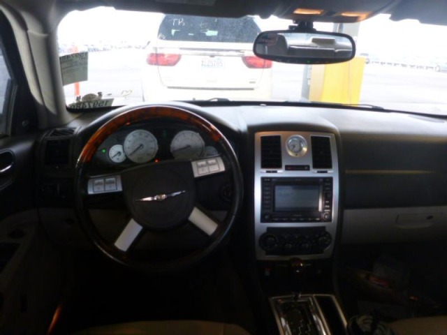 Chrysler 300C 2006 photo 2