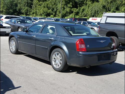 Chrysler 300C 2007 photo 2