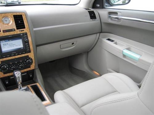 Chrysler 300C 2007 photo 2