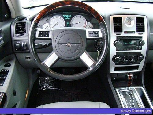 Chrysler 300C 2007 photo 2
