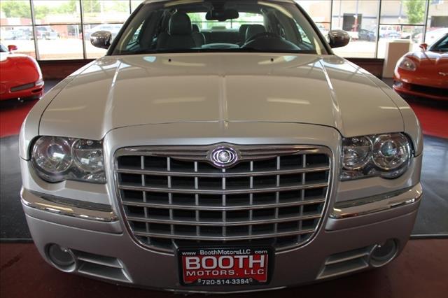 Chrysler 300C 4WD Reg Cab 140.5 SLT Sedan