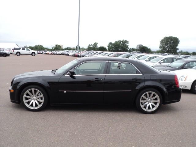 Chrysler 300C XLS 4WD Sedan