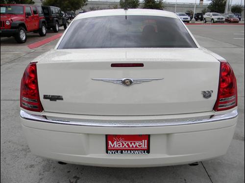 Chrysler 300C 2008 photo 2