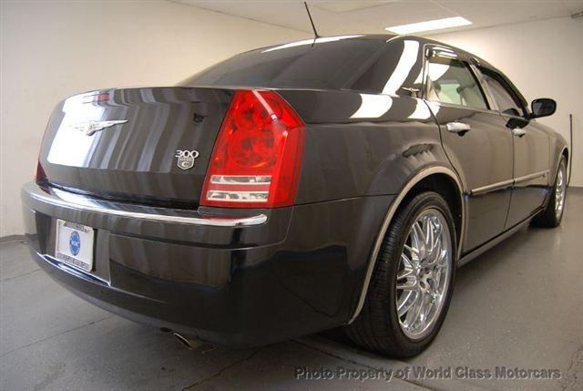 Chrysler 300C 2008 photo 4