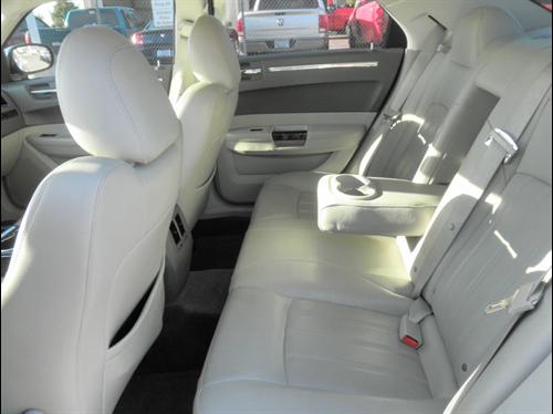 Chrysler 300C 2008 photo 2