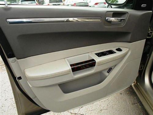 Chrysler 300C 2008 photo 4