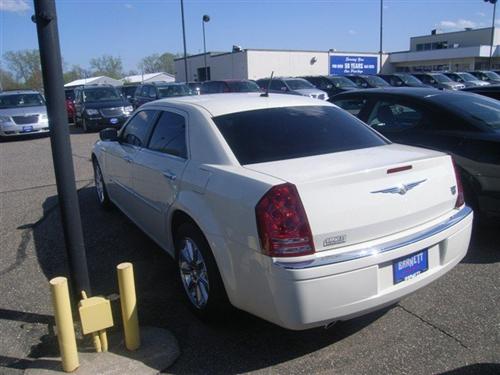 Chrysler 300C 2008 photo 2