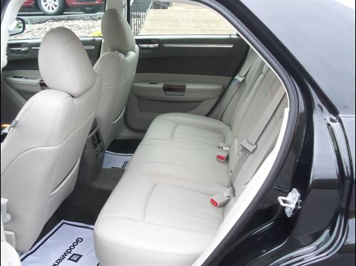 Chrysler 300C 2008 photo 2