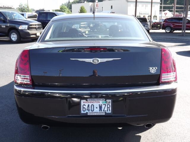 Chrysler 300C 2008 photo 2