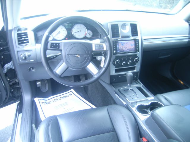 Chrysler 300C XLS 4WD Sedan