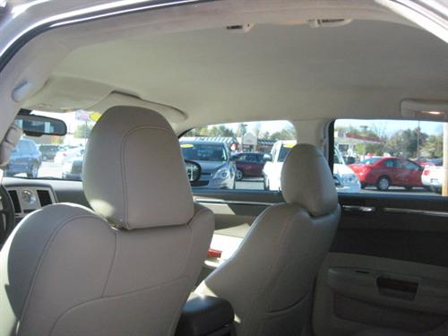 Chrysler 300C 2008 photo 2