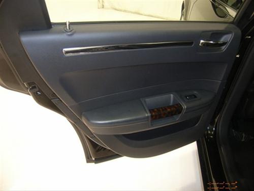 Chrysler 300C 2008 photo 2