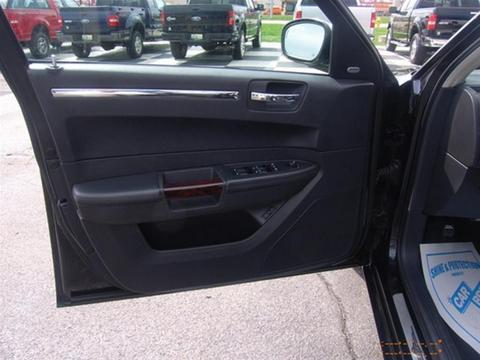 Chrysler 300C 2009 photo 2