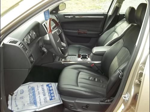 Chrysler 300C 2009 photo 2