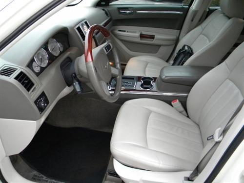 Chrysler 300C 2009 photo 2