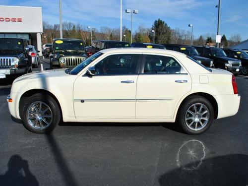 Chrysler 300C 2009 photo 2