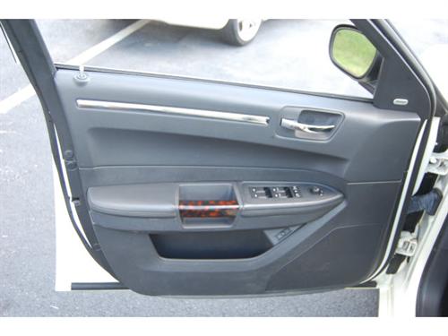 Chrysler 300C 2009 photo 3