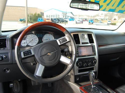 Chrysler 300C 2009 photo 3