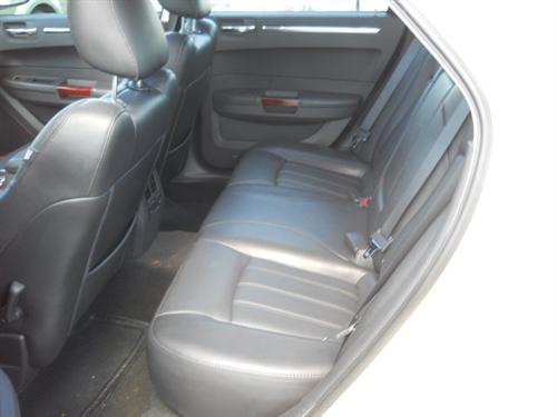 Chrysler 300C 2009 photo 2