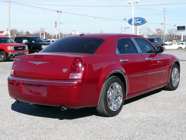 Chrysler 300C 2009 photo 2