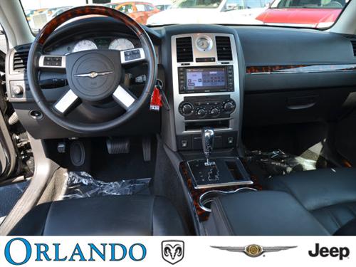 Chrysler 300C 2009 photo 2