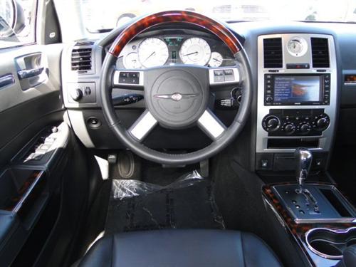 Chrysler 300C 2009 photo 2