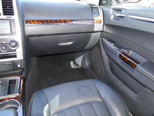 Chrysler 300C 2009 photo 3