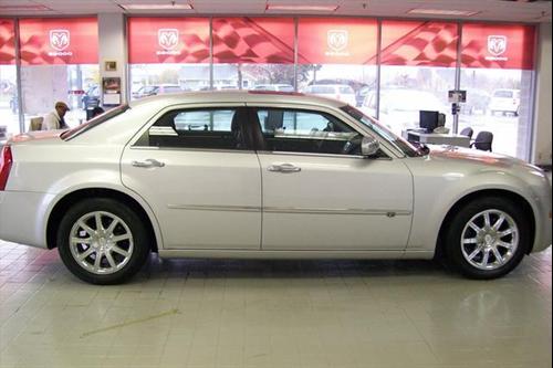 Chrysler 300C 2010 photo 4