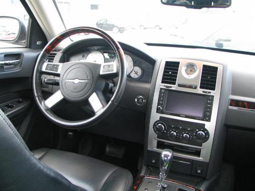 Chrysler 300C 2010 photo 1
