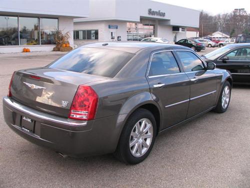 Chrysler 300C 2010 photo 2