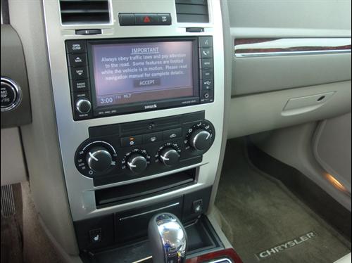 Chrysler 300C 2010 photo 2