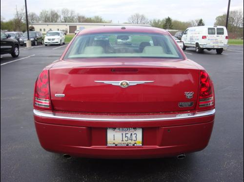 Chrysler 300C 2010 photo 4