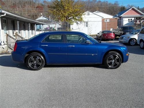 Chrysler 300C 2010 photo 1