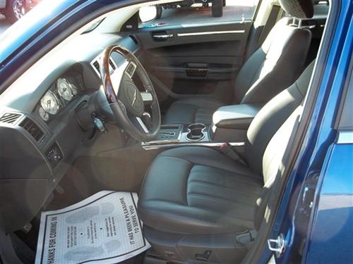 Chrysler 300C 2010 photo 3