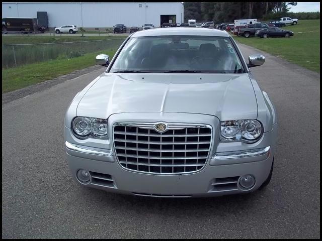 Chrysler 300C 2010 photo 1