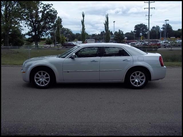 Chrysler 300C 2010 photo 3