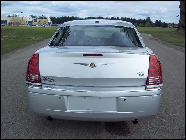 Chrysler 300C 2010 photo 5