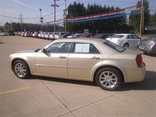 Chrysler 300C 2010 photo 2
