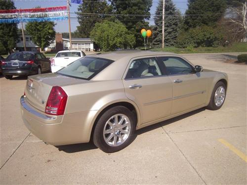 Chrysler 300C 2010 photo 3