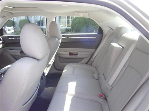 Chrysler 300C 2010 photo 4