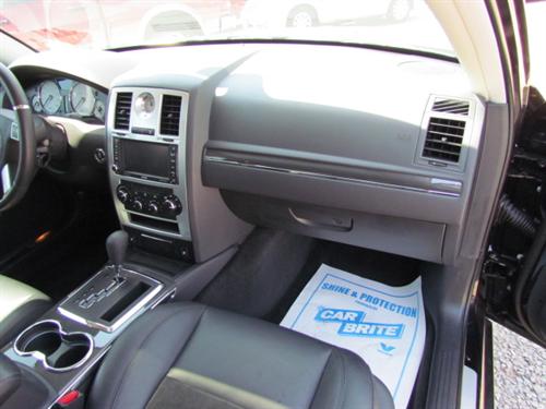 Chrysler 300C 2010 photo 3