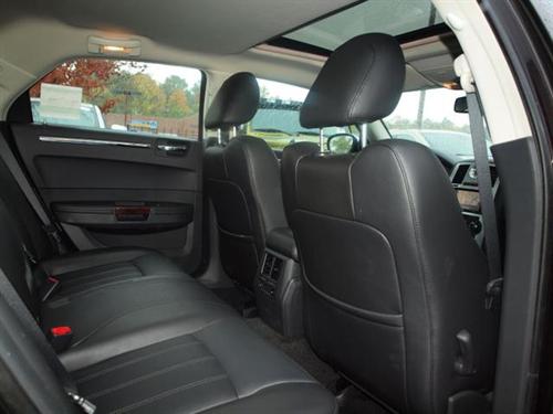 Chrysler 300C 2010 photo 2