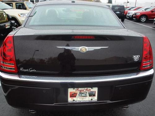 Chrysler 300C 2010 photo 4