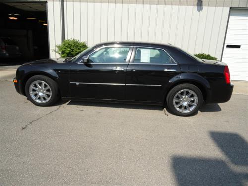 Chrysler 300C 2010 photo 1