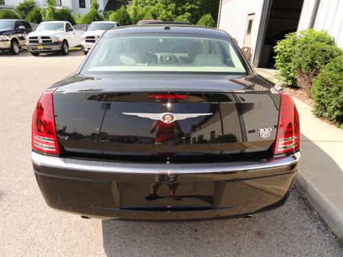 Chrysler 300C 2010 photo 3