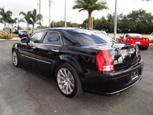 Chrysler 300C 2010 photo 2