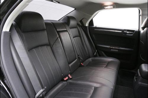 Chrysler 300C 2010 photo 2