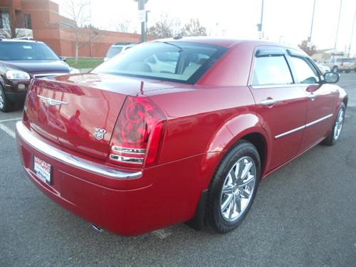 Chrysler 300C 2010 photo 2