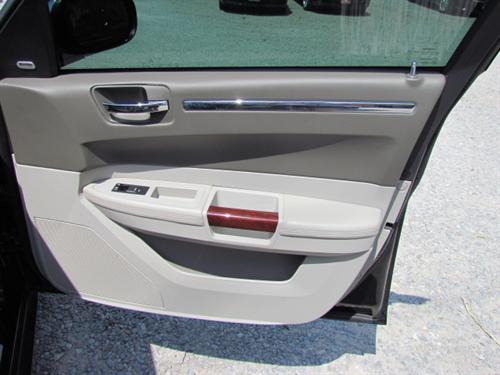 Chrysler 300C 2010 photo 3