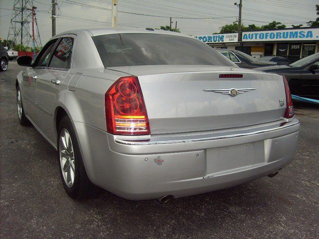 Chrysler 300C 2010 photo 4
